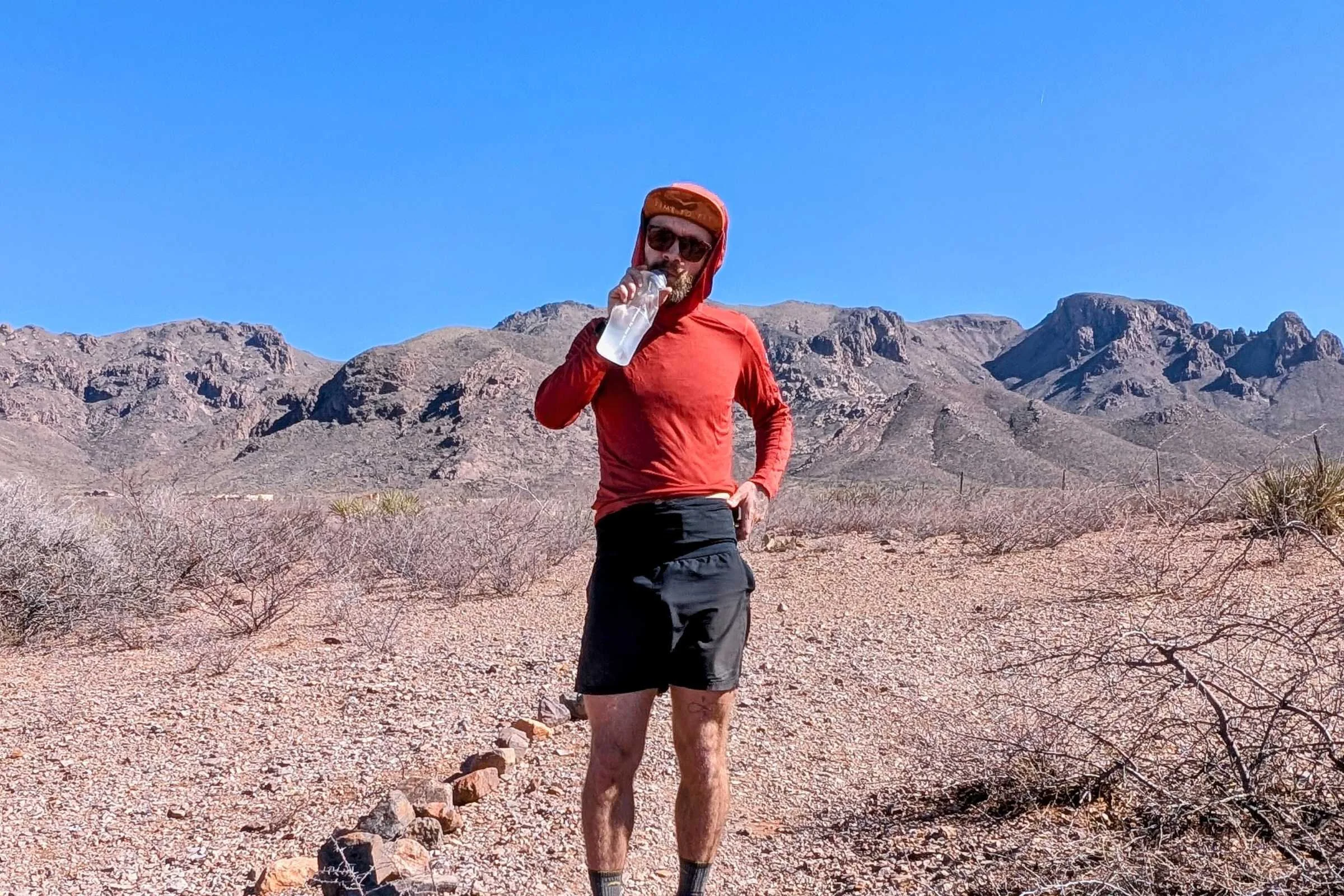 Runner wearing the Raide Research LF 2L belt on a technical mountain trail.