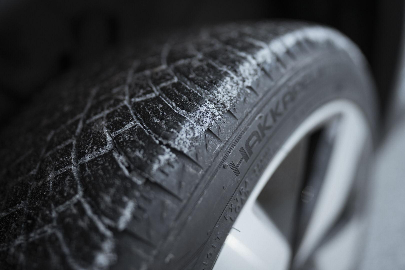 Graphic representation of Arctic Grip Crystals embedded within the tire tread compound.