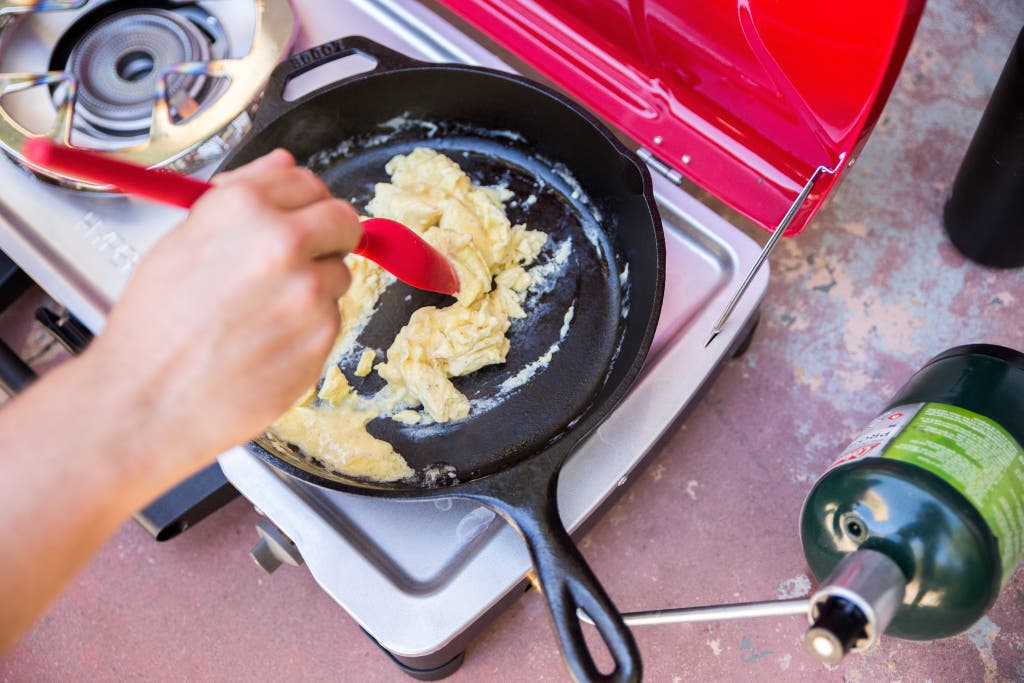 Scrambled eggs being cooked in a pan to test heat precision.