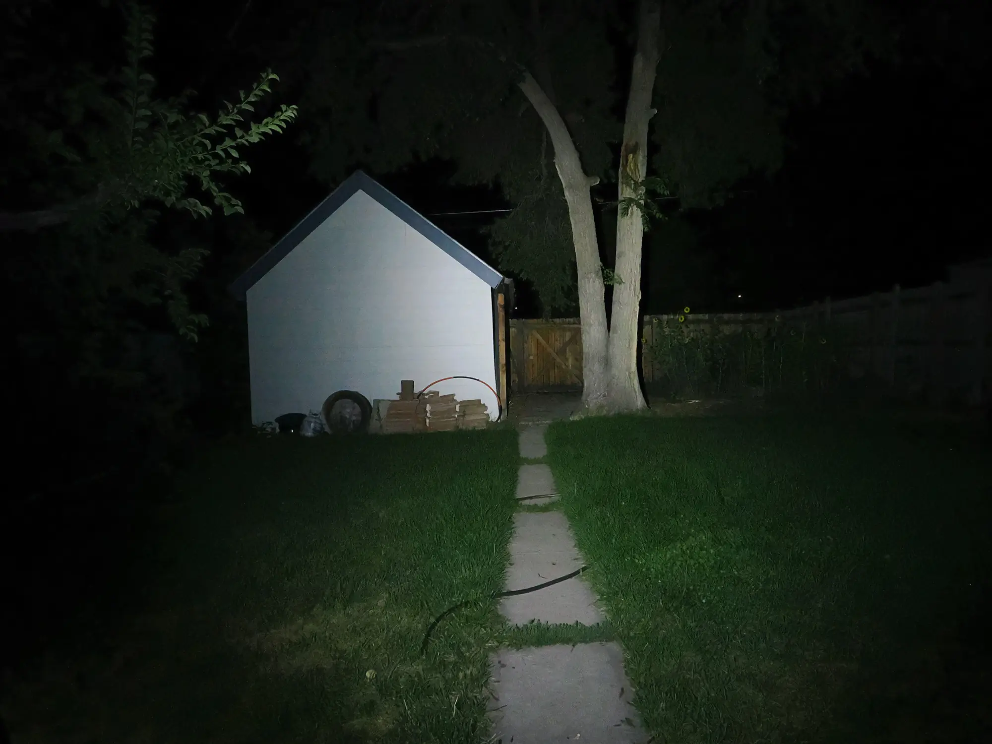 A beam pattern shot of the slim Nitecore EDC27 flashlight shining against a surface.