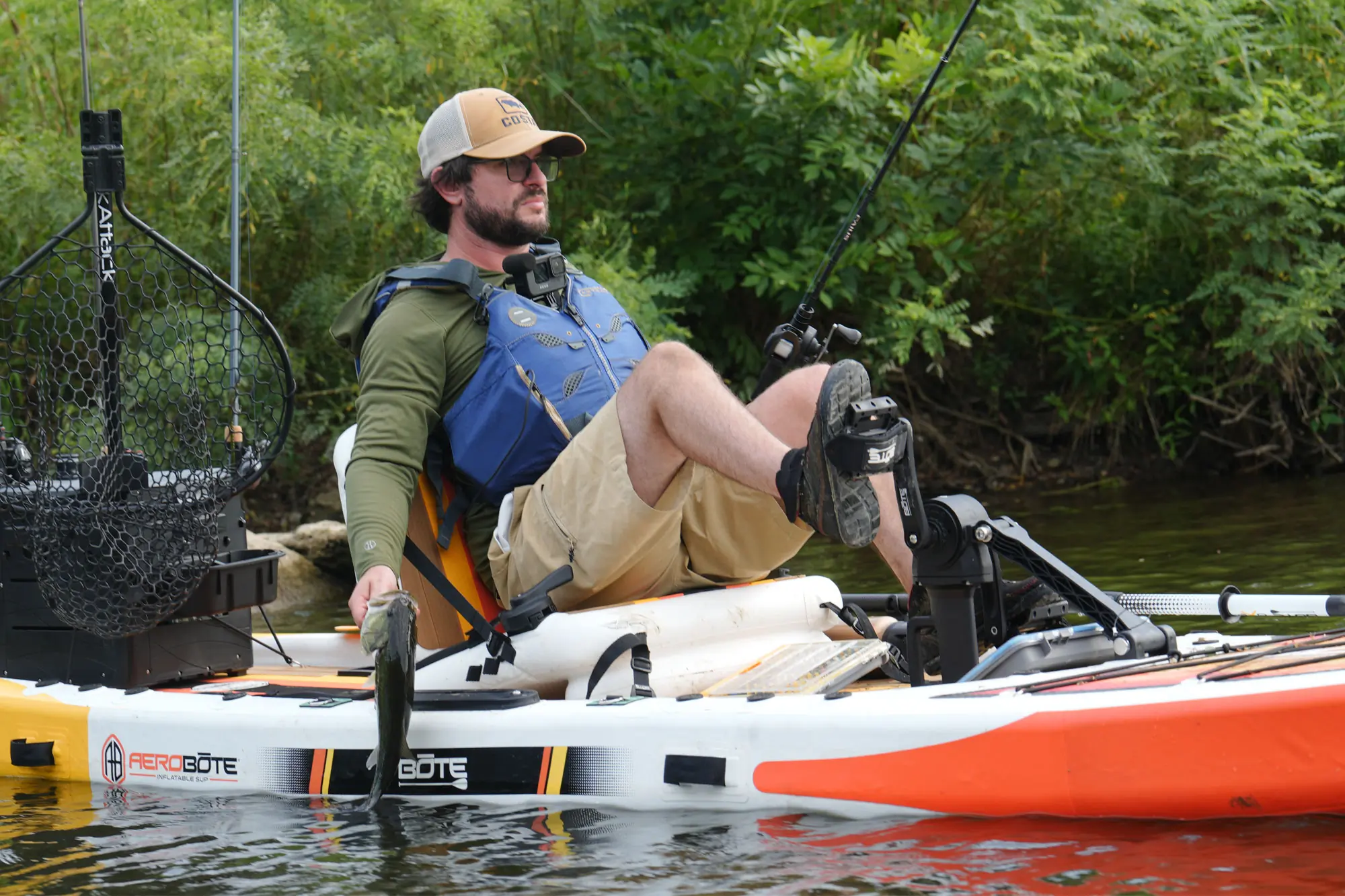 An angler in a kayak holding the Shimano Caius casting combo ready to cast.