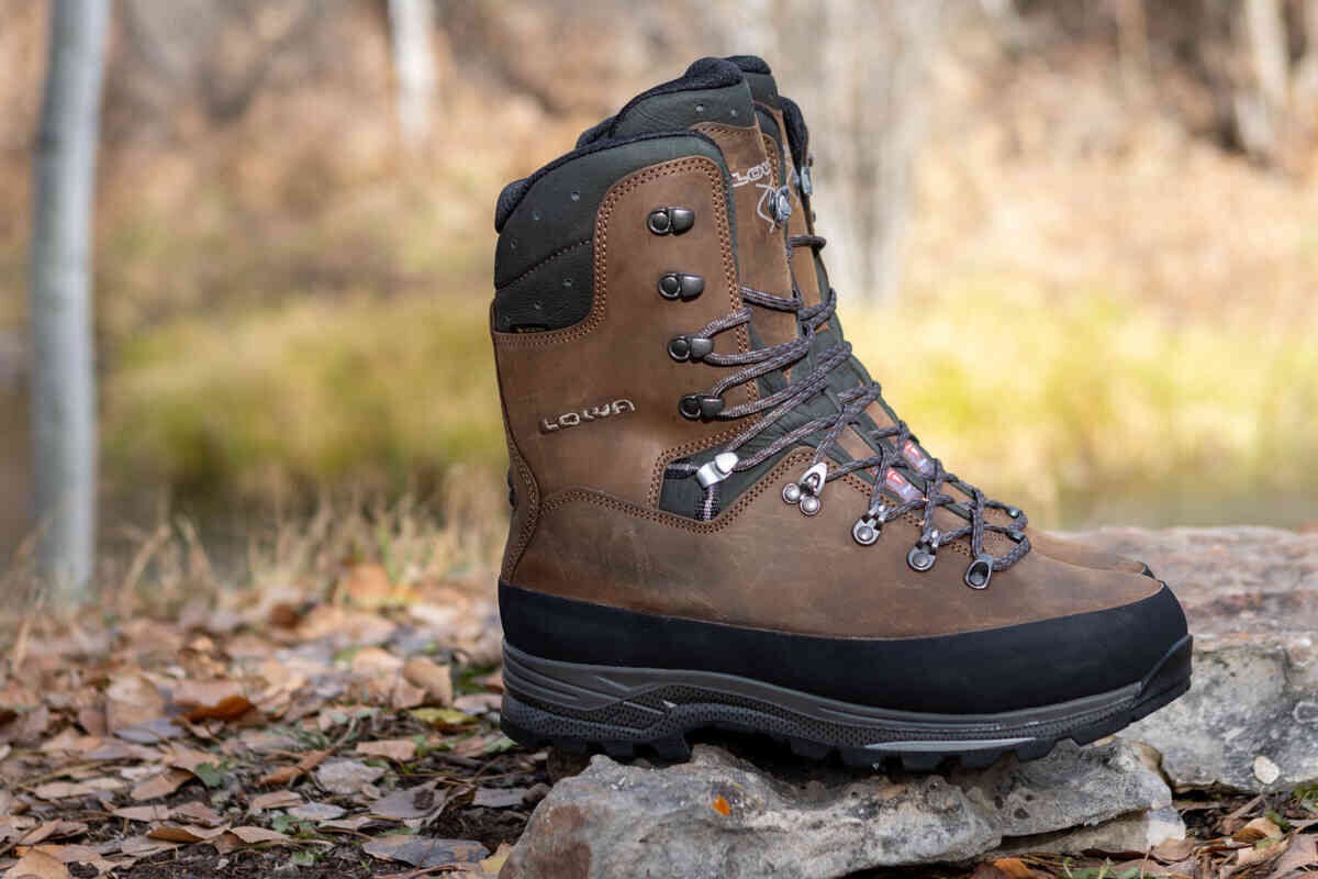 Product shot of the Lowa Hunter GTX Evo Extreme brown leather boots.
