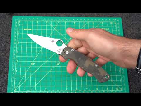 Spyderco Para Military 2 everyday carry knife with its signature thumb hole.